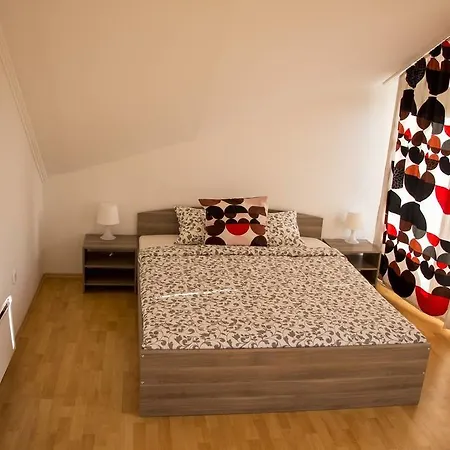 Vilă Medences A Velencei Tonal